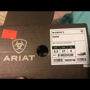 Ariat cruisers with Aztec design size 6.5 women